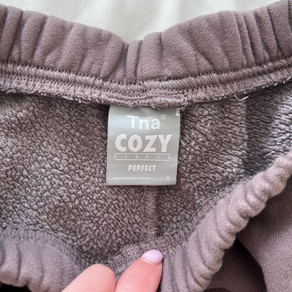Aritzia TNA Cozy Fleece Boyfriend Hoodie & Shorts Swear Set, in Purple/Mauve - Picture 4 of 5
